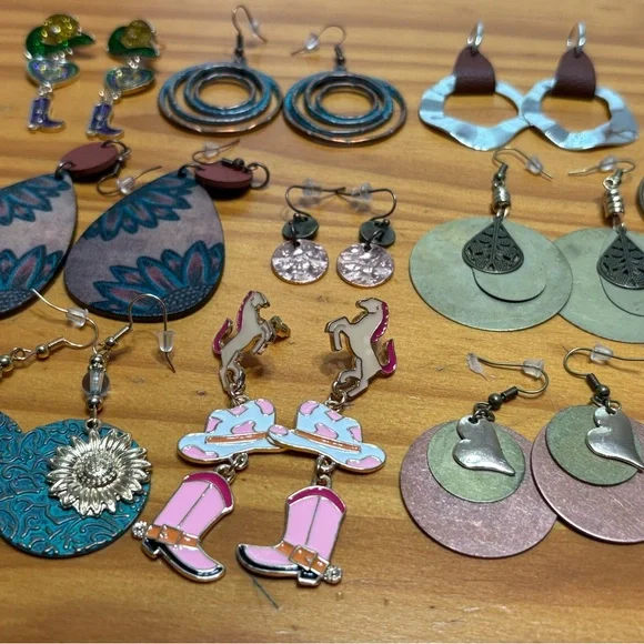 13 pairs new cute woman’s earrings - Picture 8 of 10